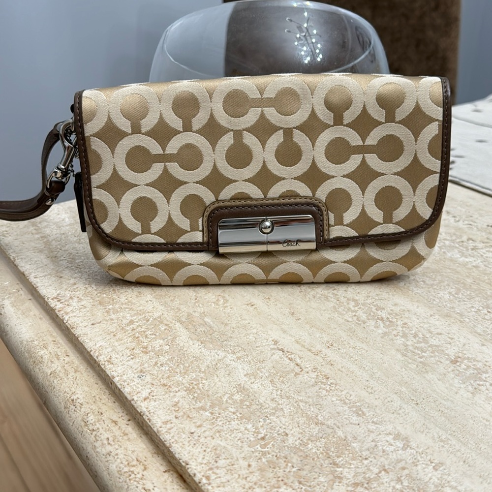 NWOT large Coach wristlet